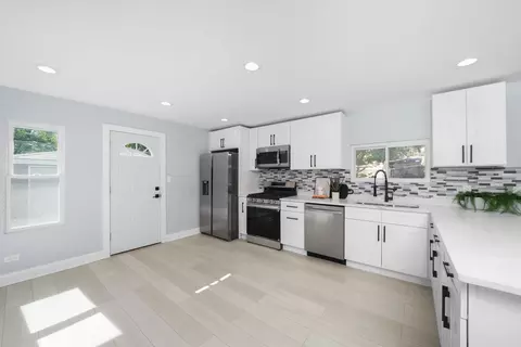 Kitchen - 3001 Nottingham Ave, Markham, IL 60428 photo 3 of 5