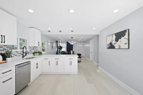 Entry Way - 3001 Nottingham Ave, Markham, IL 60428 photo 3 of 4