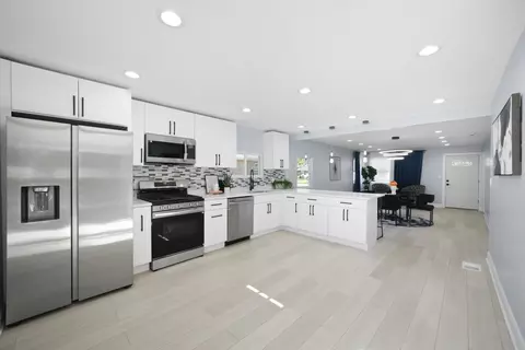 Kitchen - 3001 Nottingham Ave, Markham, IL 60428 photo 4 of 5