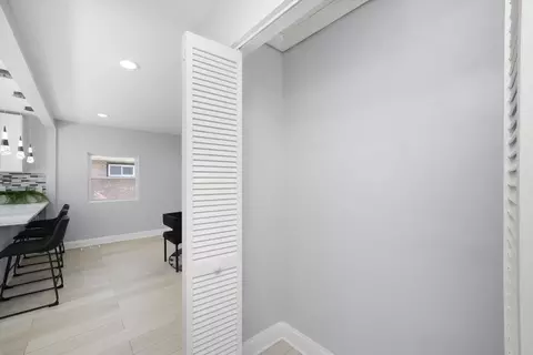 Entry Way - 3001 Nottingham Ave, Markham, IL 60428 photo 1 of 4