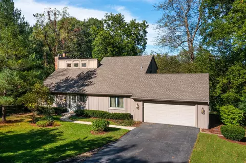 28 W710 Indian Knoll Rd, West Chicago, IL 60185