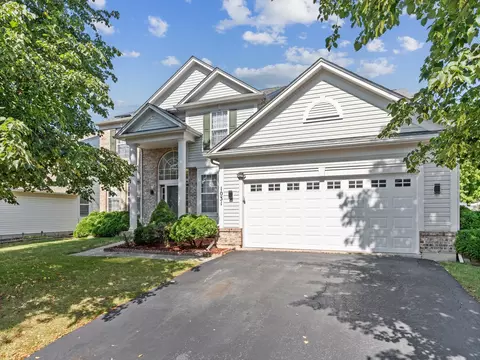 1031 Spinnaker St, Elgin, IL 60123 photo 2