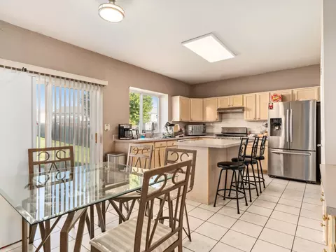 1031 Spinnaker St, Elgin, IL 60123 photo 9