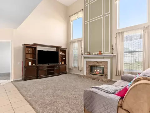 1031 Spinnaker St, Elgin, IL 60123 photo 7