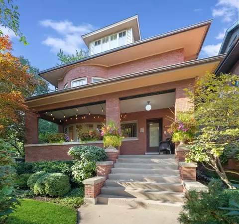852 W Junior Ter, Chicago, IL 60613