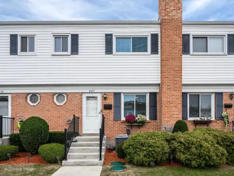 8457 Linder Ct, Skokie, IL 60077