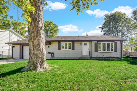 418 N Van Buren Ave, Bradley, IL 60915