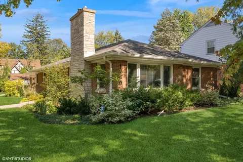1946 Highland Ave, Wilmette, IL 60091