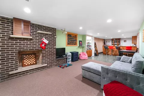 Living - 30 S Joyce Ln, Addison, IL 60101 photo 3 of 3