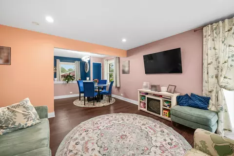 Living - 30 S Joyce Ln, Addison, IL 60101 photo 1 of 3