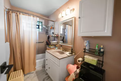 Bath - 30 S Joyce Ln, Addison, IL 60101 photo 1 of 2