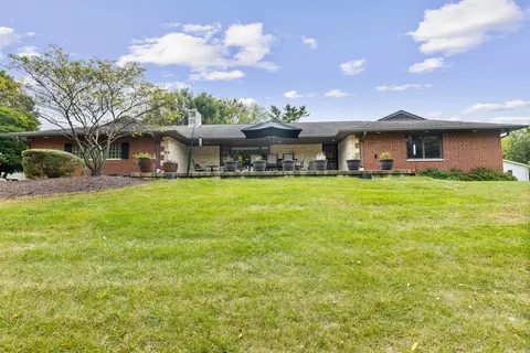 2318 El Rancho Ln, Rockford, IL 61107