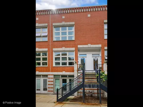 855 W Erie St #123, Chicago, IL 60642