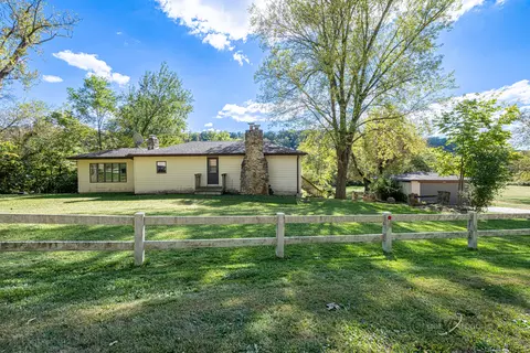 8285 W Buckhill Rd, Galena, IL 61036