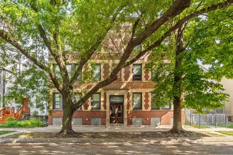 2044 W Cuyler Ave #1E, Chicago, IL 60618