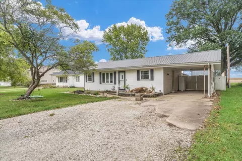 208 S Boyer Ave, Brocton, IL 61917
