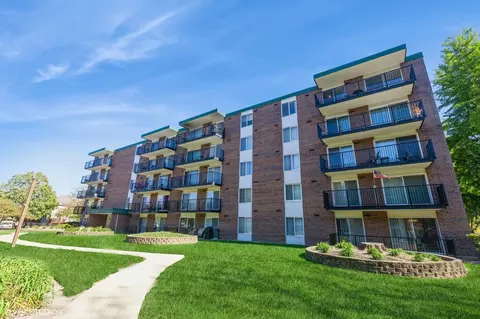 5 S040 Pebblewood Ln #E506, Naperville, IL 60563