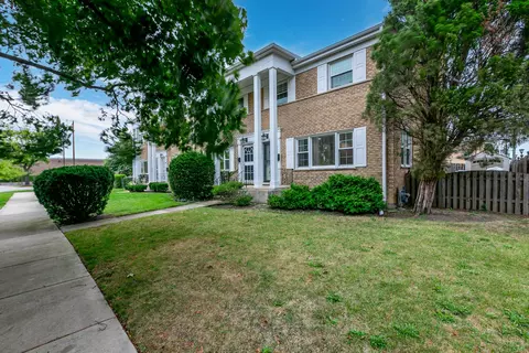 6745 N Drake Ave, Lincolnwood, IL 60712