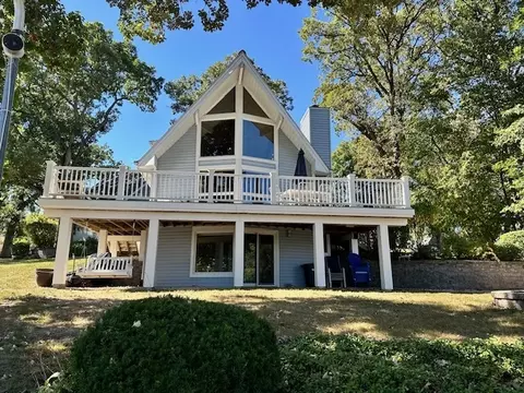 311 Holiday Dr, Lake Holiday, IL 60552