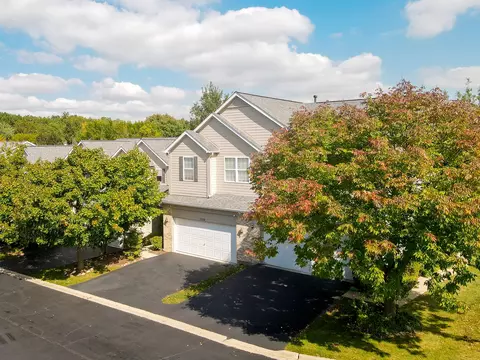 3204 Foxridge Ct, Woodridge, IL 60517