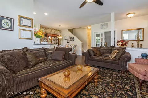 Living - 500 Dancer Ln, Oswego, IL 60543 photo 2 of 5