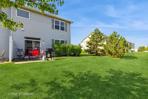 Exterior - 500 Dancer Ln, Oswego, IL 60543 photo 4 of 5
