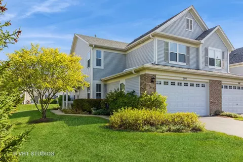 500 Dancer Ln, Oswego, IL 60543
