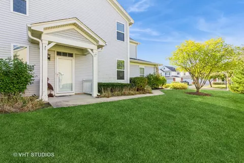 Exterior - 500 Dancer Ln, Oswego, IL 60543 photo 2 of 5