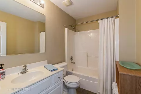 Bath - 500 Dancer Ln, Oswego, IL 60543 photo 3 of 3