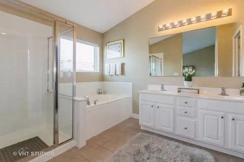 Bath - 500 Dancer Ln, Oswego, IL 60543 photo 2 of 3