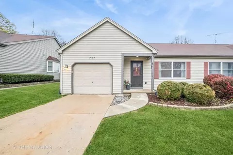 727 Alice Pl, Elgin, IL 60123