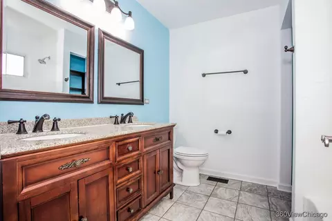 Bath - 12430 S Bobwhite Ln, Plainfield, IL 60585 photo 2 of 8