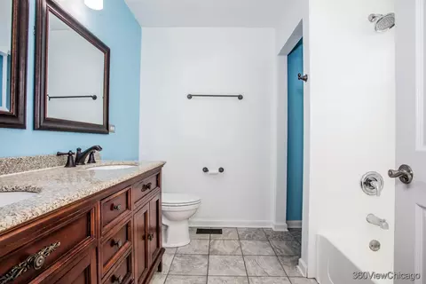 Bath - 12430 S Bobwhite Ln, Plainfield, IL 60585 photo 3 of 8