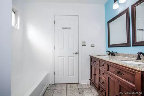 Bath - 12430 S Bobwhite Ln, Plainfield, IL 60585 photo 6 of 8