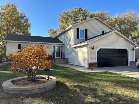 1920 Flagstaff Ln, Glendale Heights, IL 60139