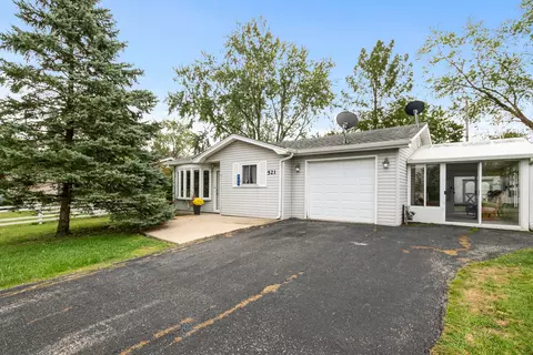 521 W Auburn Ln, Crete, IL 60417