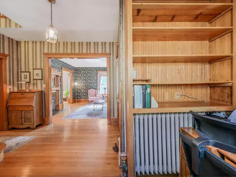 Entry Way - 725 N Spring St, Elgin, IL 60120 photo 1 of 3