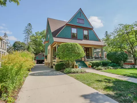 Exterior - 725 N Spring St, Elgin, IL 60120 photo 4 of 14