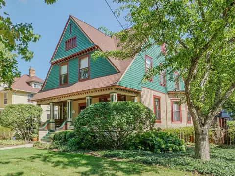 Exterior - 725 N Spring St, Elgin, IL 60120 photo 2 of 14