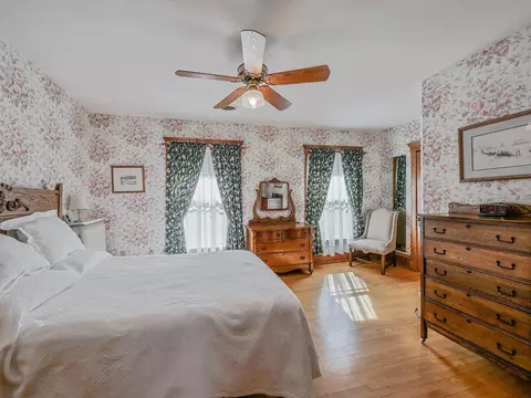 Bedroom - 725 N Spring St, Elgin, IL 60120 photo 3 of 5