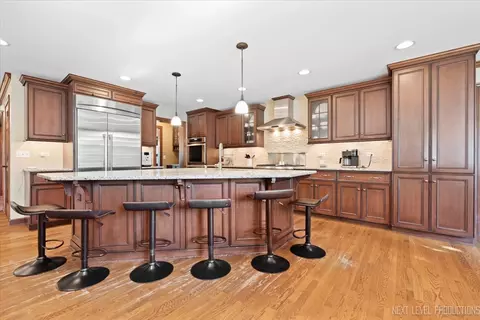 Kitchen - 938 Oakleaf Ct, Naperville, IL 60540 photo 3 of 6
