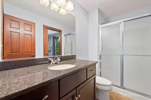 Bath - 938 Oakleaf Ct, Naperville, IL 60540 photo 4 of 4