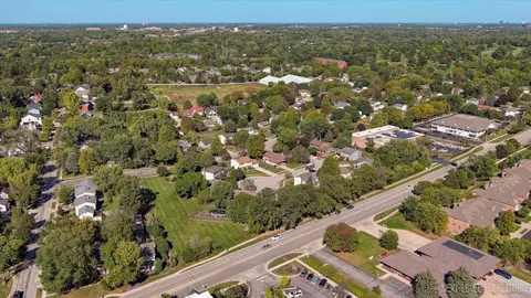 View/Area - 938 Oakleaf Ct, Naperville, IL 60540 photo 4 of 5