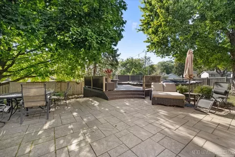 Exterior - 938 Oakleaf Ct, Naperville, IL 60540 photo 3 of 3