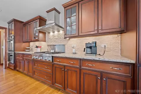 Kitchen - 938 Oakleaf Ct, Naperville, IL 60540 photo 6 of 6