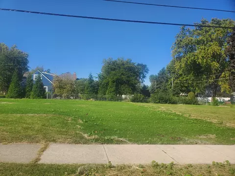 2646 Maple St, Des Plaines, IL 60018