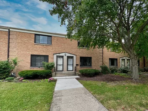 153 Fellows Ct, Elmhurst, IL 60126