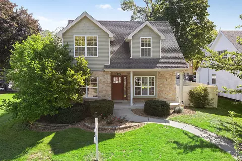 925 Singer Ave, Lemont, IL 60439