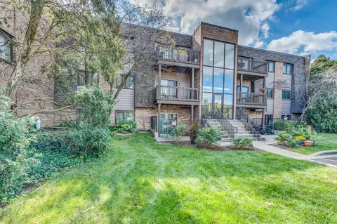 1442 Stonebridge Cir #I3, Wheaton, IL 60189