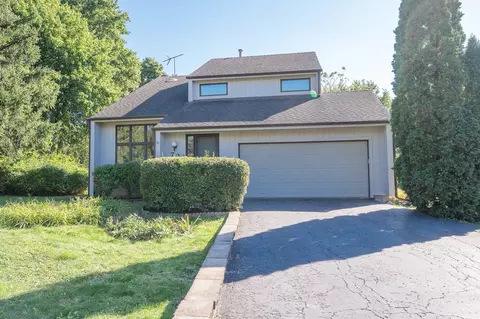 724 Kerry Ct, Gilberts, IL 60136